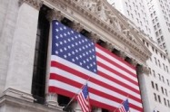 Wall Street: Slabi makro podaci, indeksi porasli 