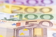 Euro prema dolaru nadomak najviih razina u dvije i pol godine 