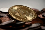 Jedni Bitcoin smatraju dugoronim ulaganjem, drugi zazivaju kraj