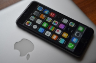 Prihodi i dobit Applea porasli, prodaja iPhonea pala