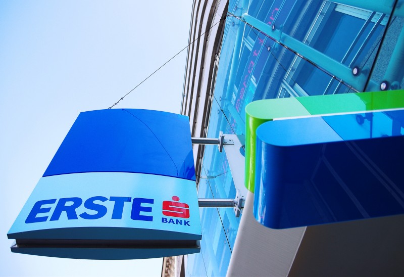 Erste banka privremeno ukida naknadu za podizanje gotovine na bankomatima drugih banaka
