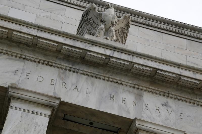 Novajlija u Fedu zapleo se u politiku mreu