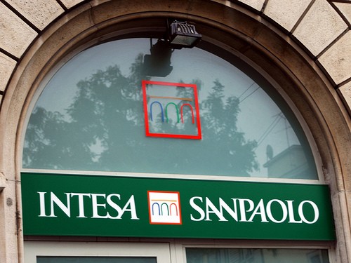 Intesa Sanpaolo ponudila 4,9 mlrd eura za preuzimanje UBI Bance