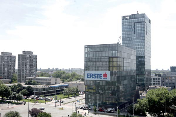 ZSE INTRADAY: Crobexi oslabili nakon dva dana, u fokusu dionica Zagrebake banke