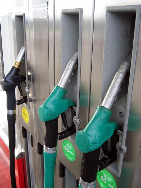 Benzin najjeftiniji od kolovoza 2010.