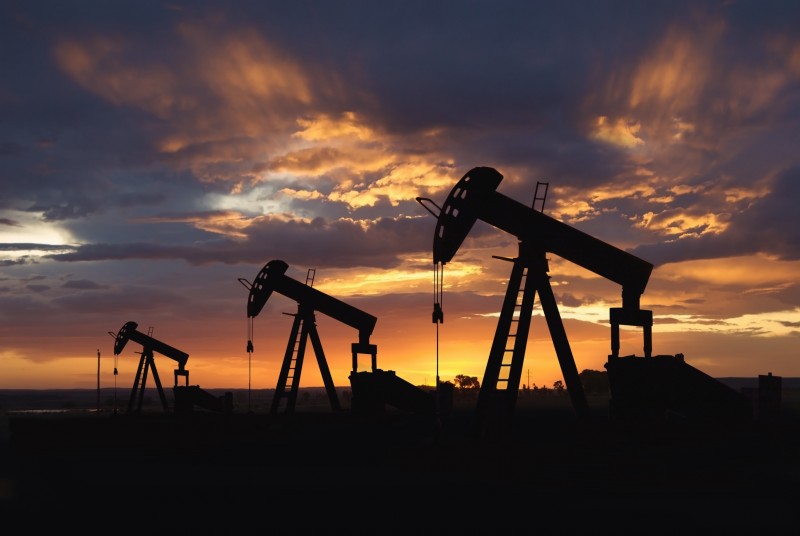 Jaki dolar i vea proizvodnja zadrali cijene nafte nadomak 48 dolara