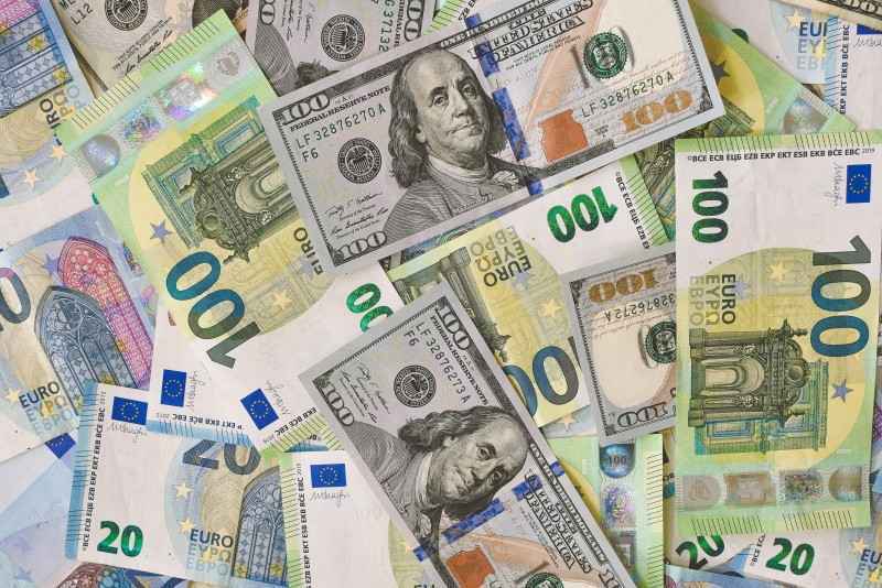 TJEDNI PREGLED: Dolar ojaao prema koarici valuta, kamate u SAD-u ostaju poviene