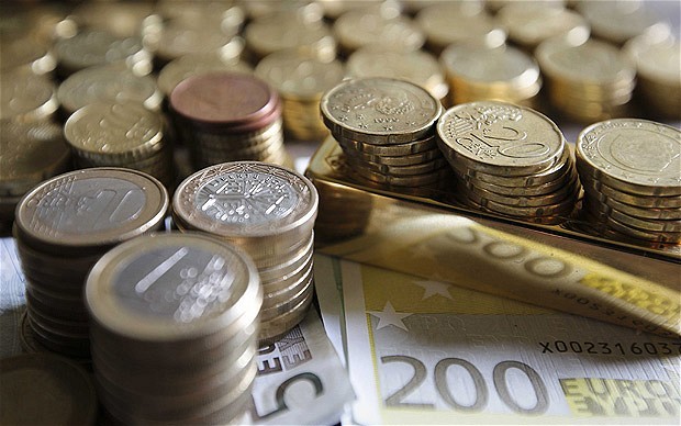 Euro blago ojaao prema dolaru, sve oi uprte u ECB