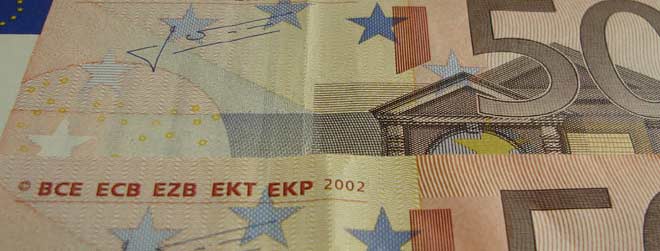 Teaj eura pod pritiskom zabrinutosti zbog usporavanja gospodarskog rasta