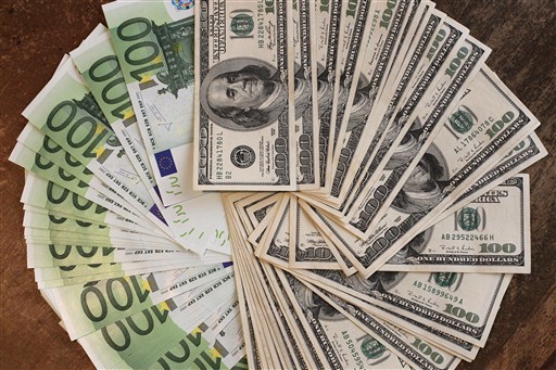 Dolar ojaao prema jenu i franku pred govor predsjednika Trumpa