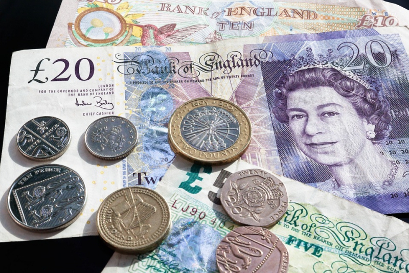 Britanci pojaano kupuju dolare i eure uoi referenduma