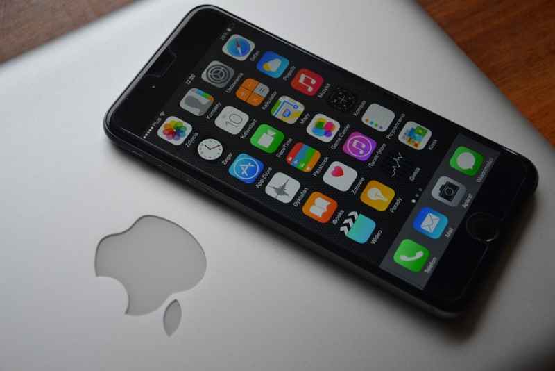 Prihodi i dobit Applea porasli, prodaja iPhonea pala