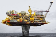 Cijene nafte porasle iznad 83 dolara, u fokusu potranja i napadi na ruske rafinerije