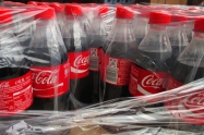 Pandemija pogodila godinju dobit i prihode Coca-Cole