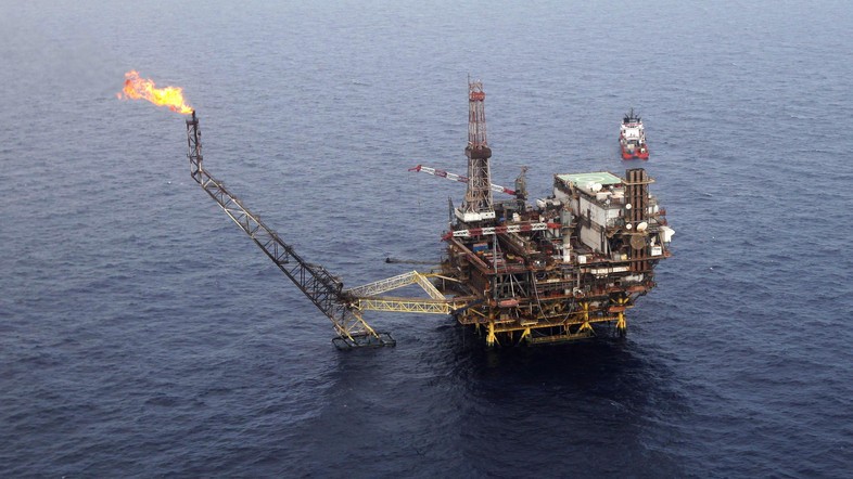 Cijene nafte poskoile iznad 57 dolara, OPEC ustraje u dogovoru