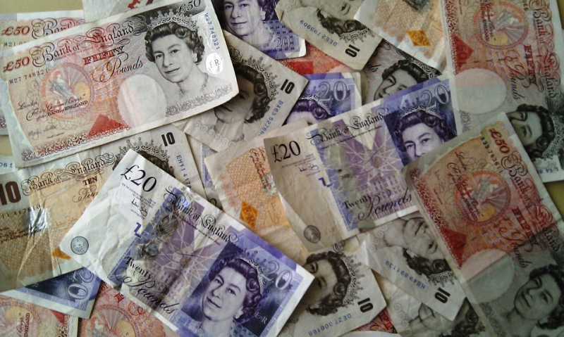 TJEDNI PREGLED: Blagi oporavak dolara, uzlet britanske valute