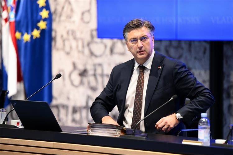 Hrvatska će ubuduće u europski proračun uplaćivati 1,5 mlrd. eura godišnje Hrvatska će ubuduće u europski proračun uplaćivati 1,5 mlrd. eura godišnje