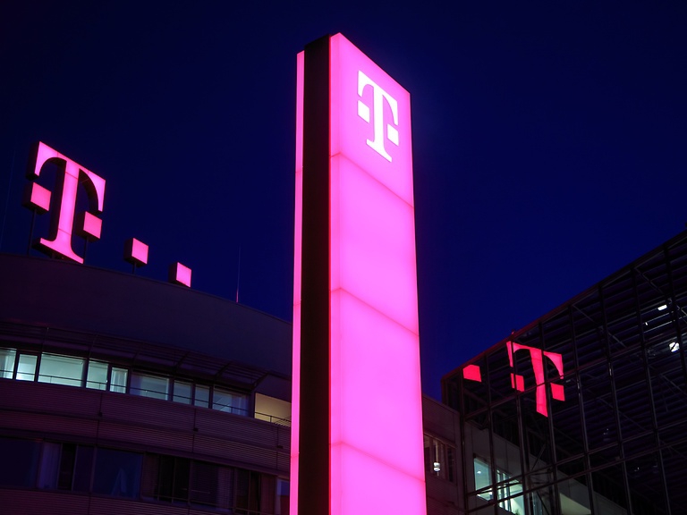 Jai dolar i ameriko poslovanje poduprli rezultate Deutsche Telekoma